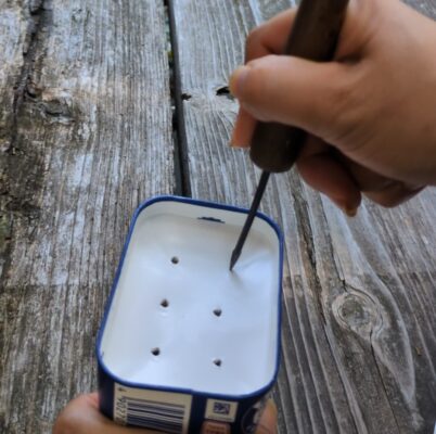 ヨーグルト容器　再利用　プランター　穴をあける